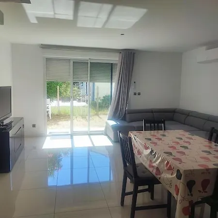 Apartment Maison Individuelle